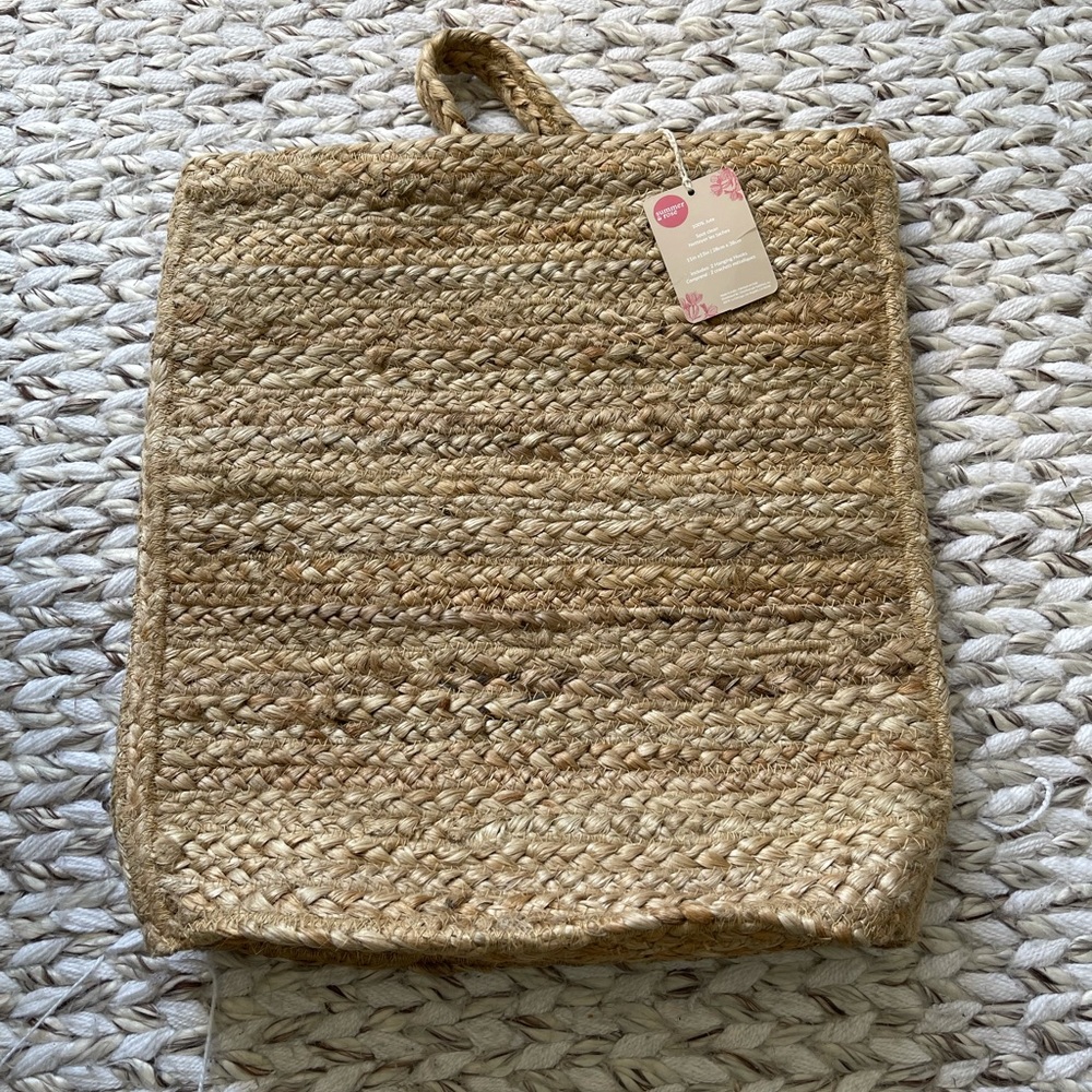 NWT Summer & Rose Jute Hanging Wall Basket with Hardware